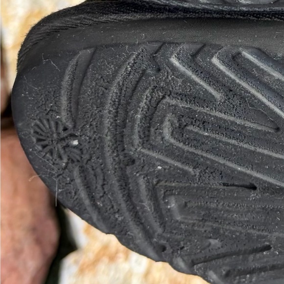 UGG Bailey Button Boots Womens 7 Black Sheepskin Suede Winter 5803 - Picture 9 of 10